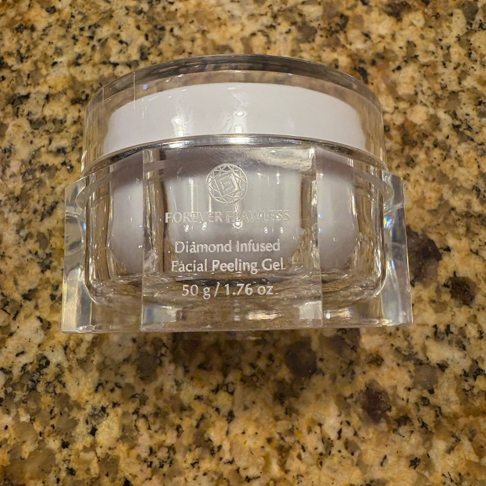 Forever Flawless Diamond Infused Facial Peeling Gel 50g 1.76oz Used Once